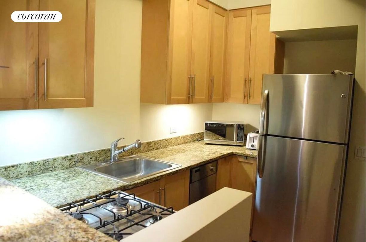 Foto principal - 331 E 89th St