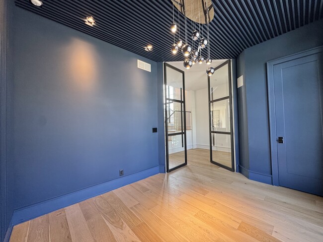 Building Photo - 2109 Belleview Ave
