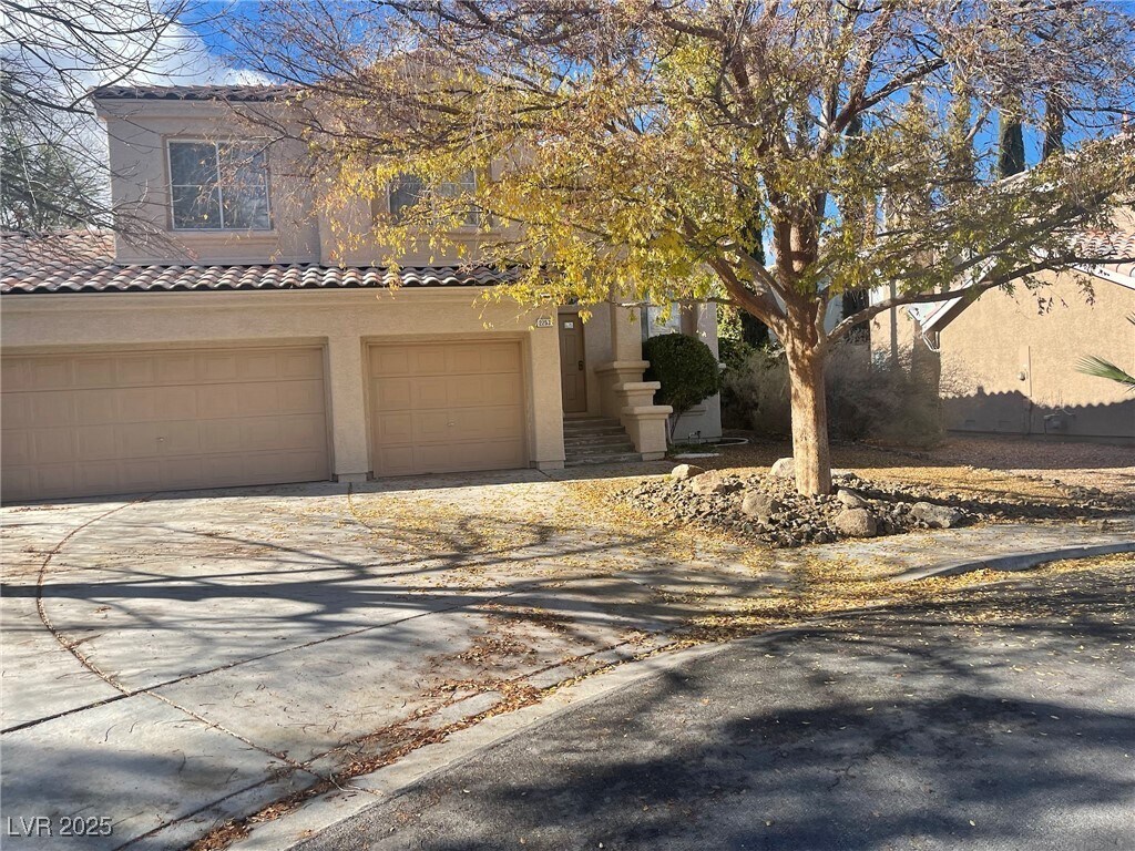 Foto principal - 2253 Pine Forest Ct
