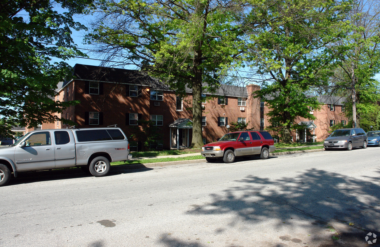 Logan Square Apartments - Norris Hills Apartments at Logan Street