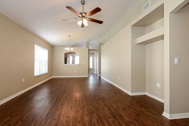 Foto del edificio - 1533 Marsh Wood Dr