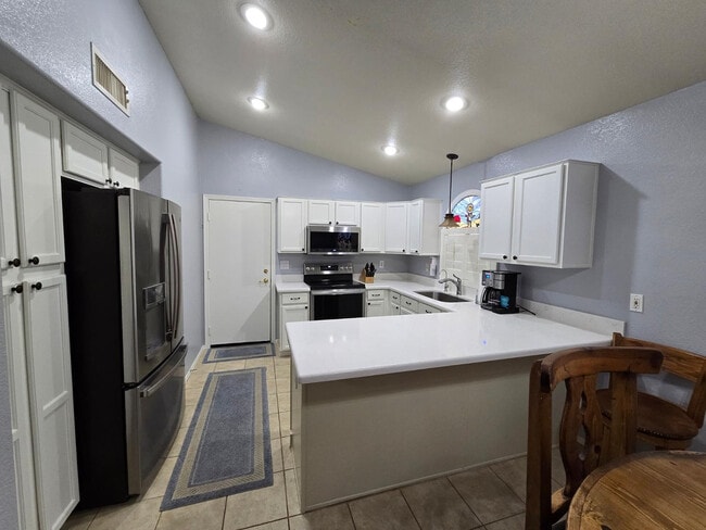 Building Photo - 17616 W Lotten Dr