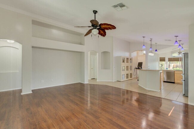 Foto del edificio - New Listing in Peoria