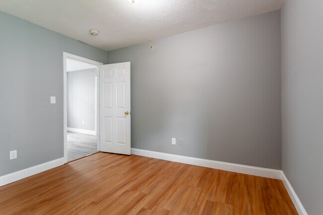 Building Photo - 14 Benefit Ter
