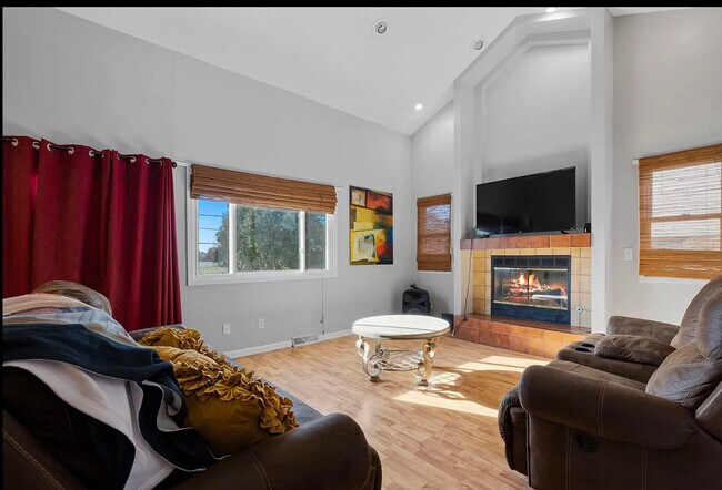 Foto del edificio - 6031 Boxwood Dr