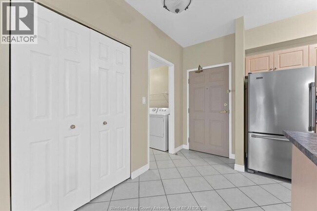 Photo du bâtiment - 5995 Ellis St