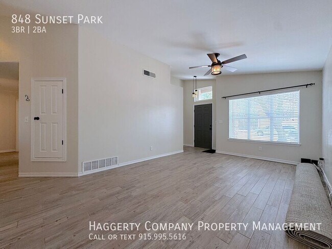 Building Photo - 848 Sunset Park Dr