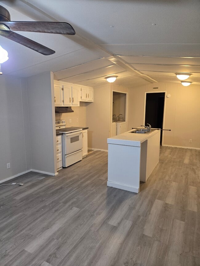 Building Photo - 1066 AL-14