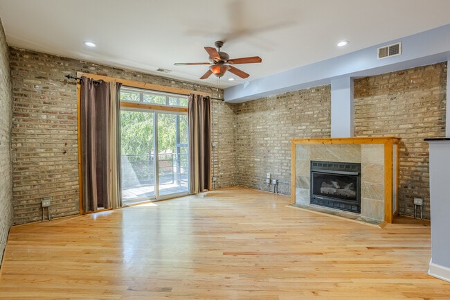 Building Photo - 3100 W Addison St