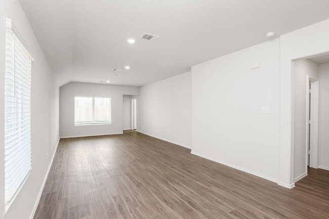 Foto del edificio - 3301 Yellow Rose Dr