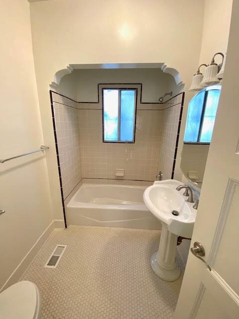 Building Photo - 8352 Fountain Ave