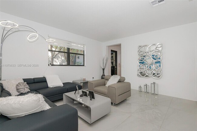 Foto del edificio - 7902 NW 105th Ct