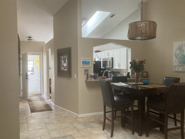 Foto del edificio - 571 Milburne Close
