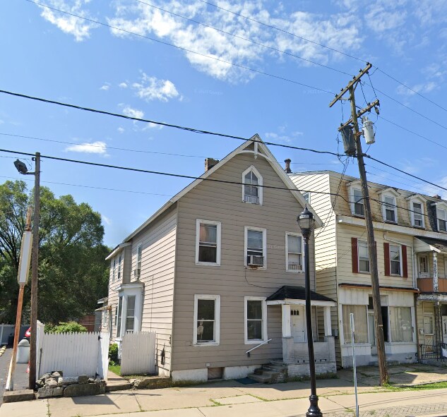 Primary Photo - 266 S Main St