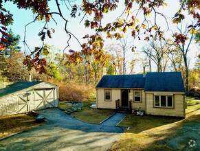 Building Photo - 252 Cedar St