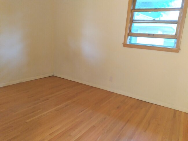 Foto del edificio - 6824 Pleasant Ave