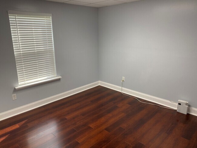 Building Photo - 515 Cole Creek Dr