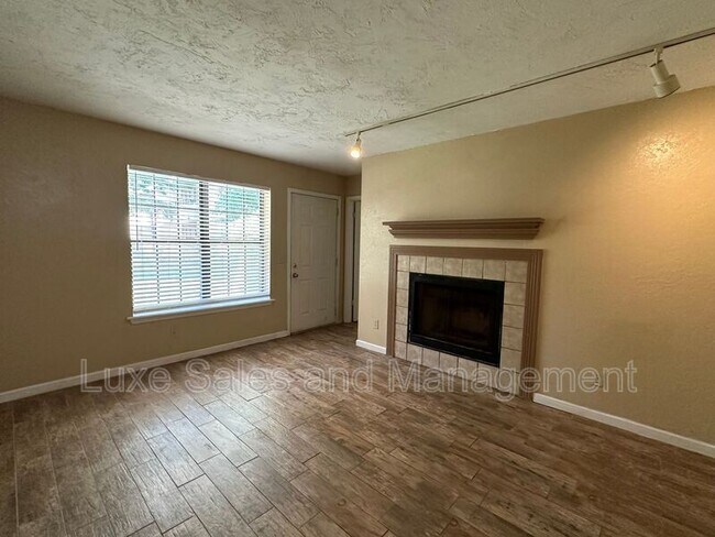 Foto del edificio - 11120 N. Stratford Drive