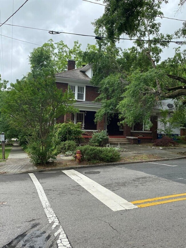 Foto del edificio - 901 W Markham Ave