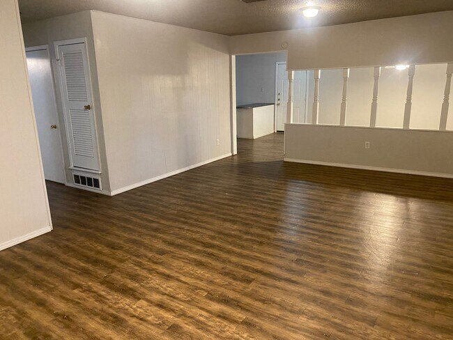 Building Photo - Cute 2-Bedroom Down the Street from Texas Tech!