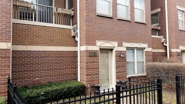 Foto del edificio - 834 E 42nd Pl
