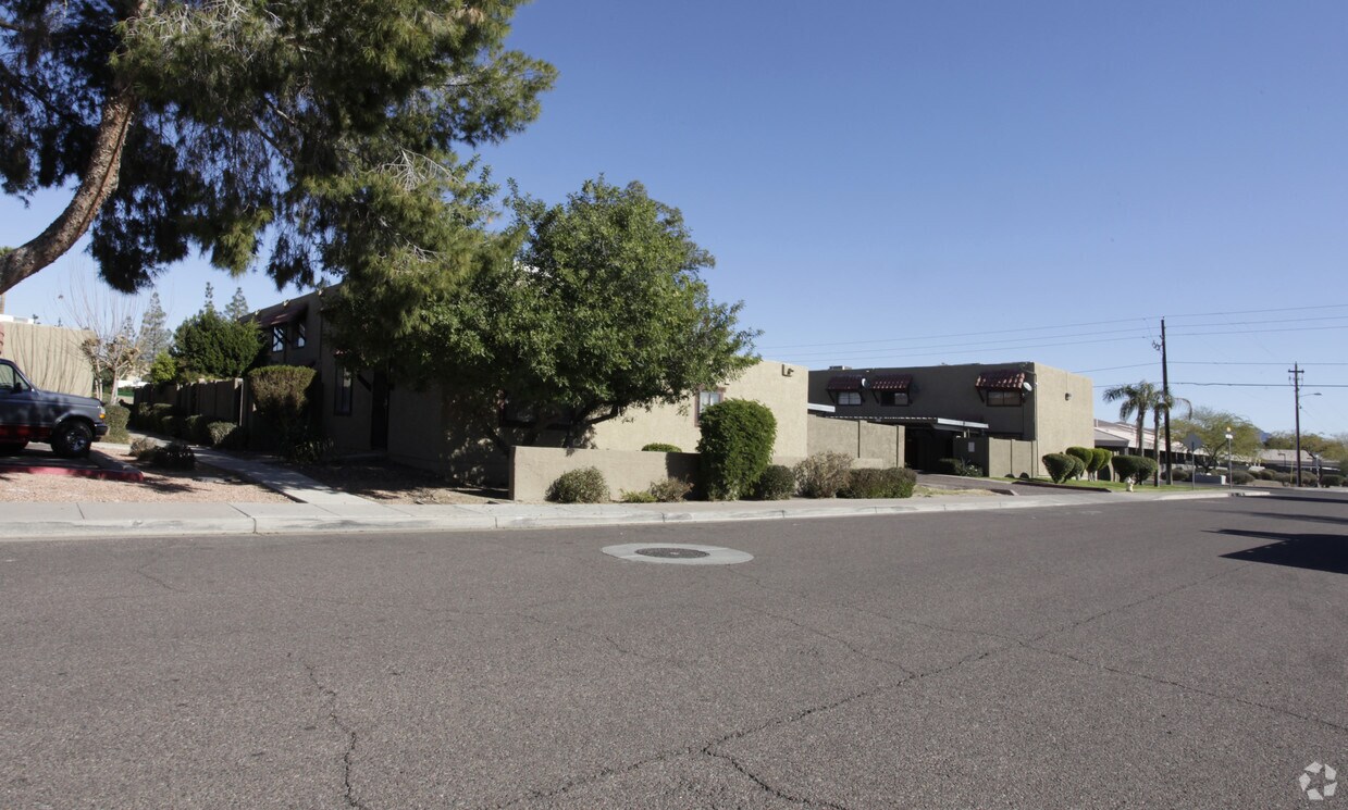 Foto principal - 2724 W Mclellan Blvd