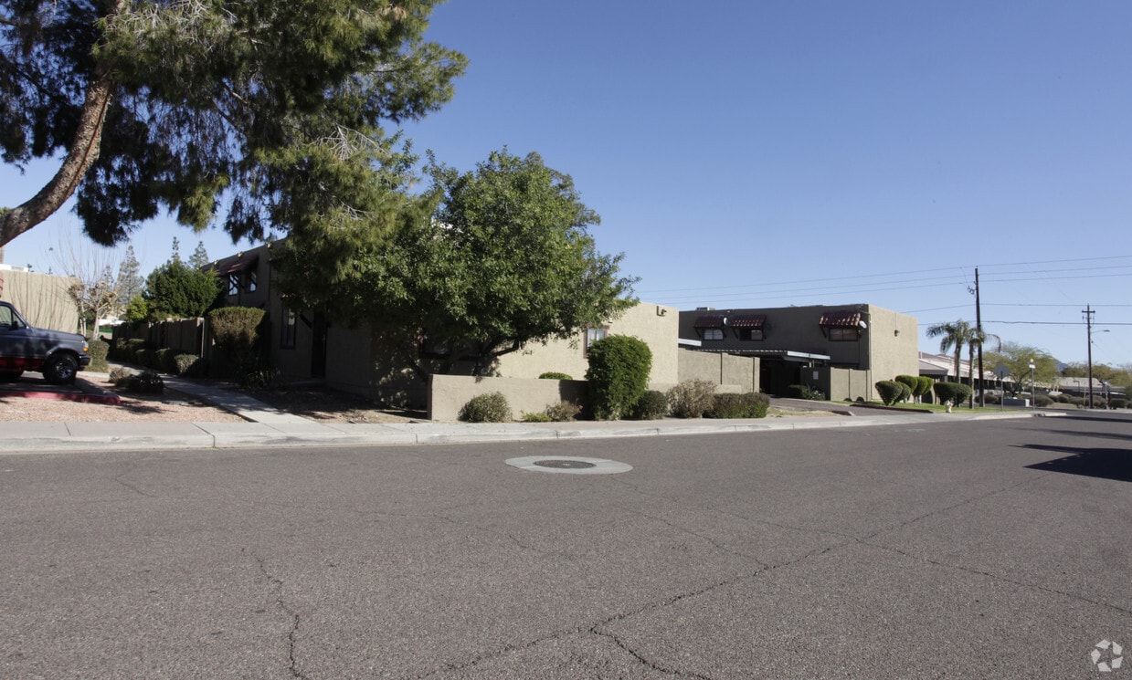 Primary Photo - 2724 W Mclellan Blvd