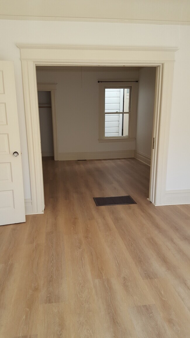 Building Photo - 445 4th Ave