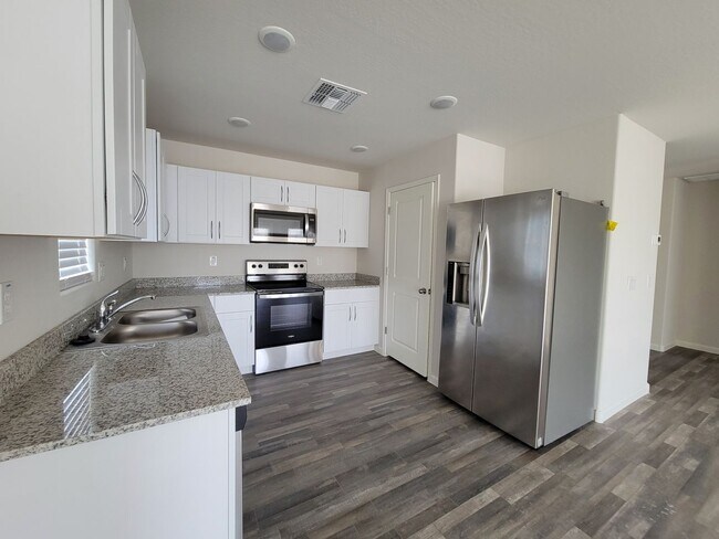 Foto del edificio - 3 BEDROOM 2 BATH SINGLE LEVEL