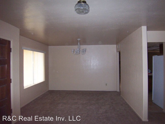 Building Photo - 610 W Medina Ave