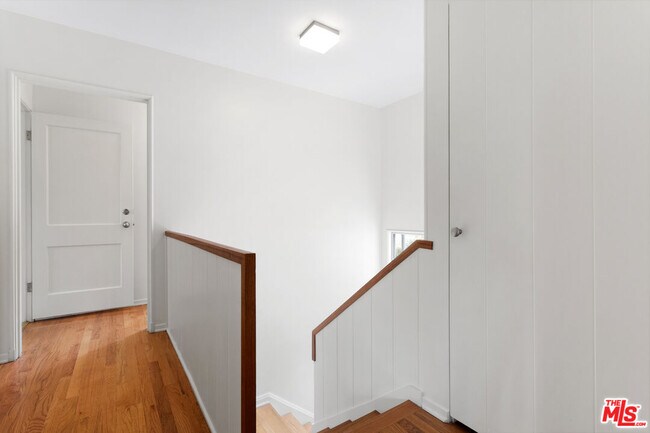 Foto del edificio - 5326 1/2 Village Green