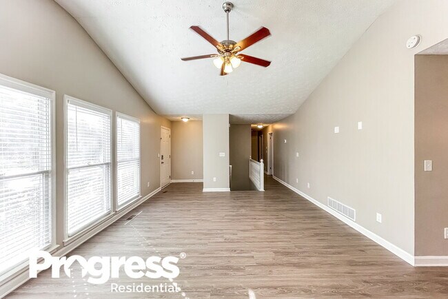 Building Photo - 700 Gregory Manor Dr SW