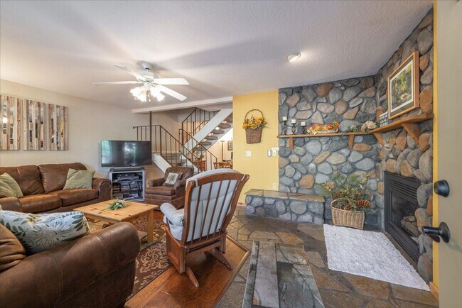Foto del edificio - Lake Forest 3 Bedroom Ski Lease
