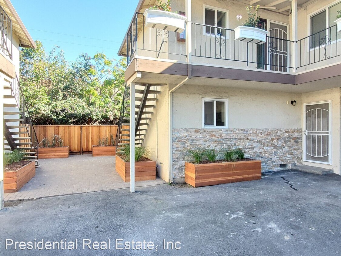 Primary Photo - 446 S Bernardo Ave