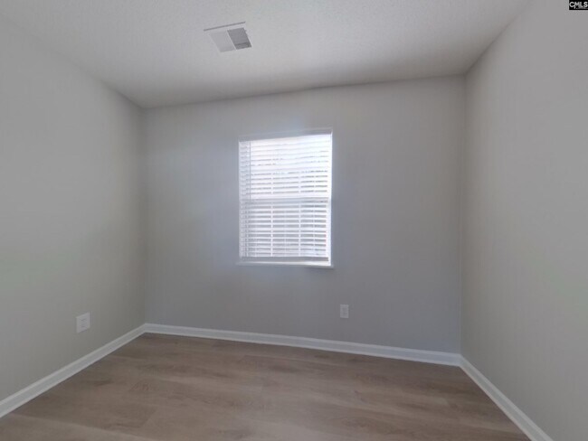 Foto del edificio - 407 Hidden Pines Rd