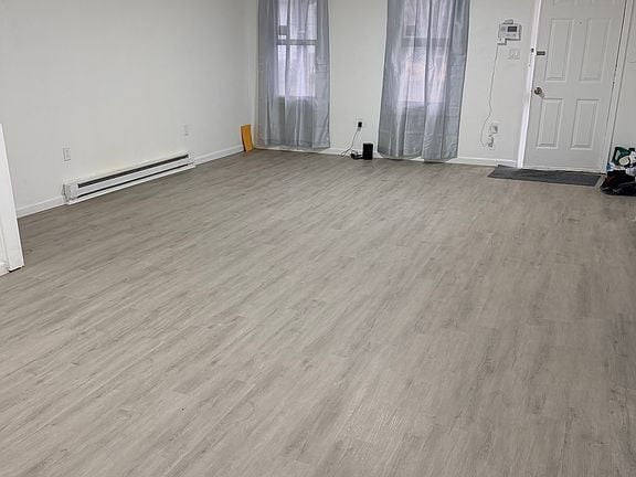 Building Photo - Move in ready