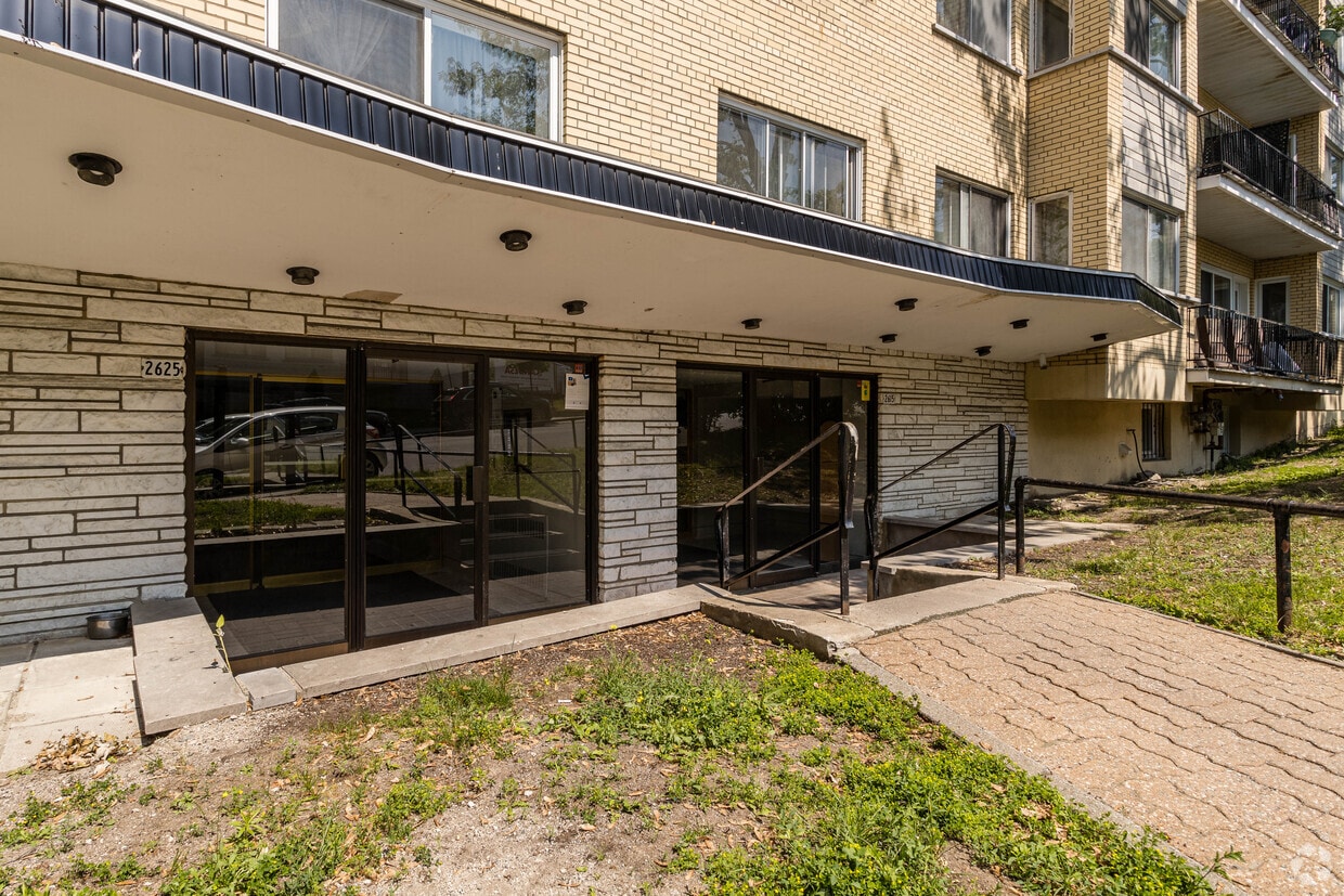 Photo du bâtiment - 2615-2625 Av De Kent