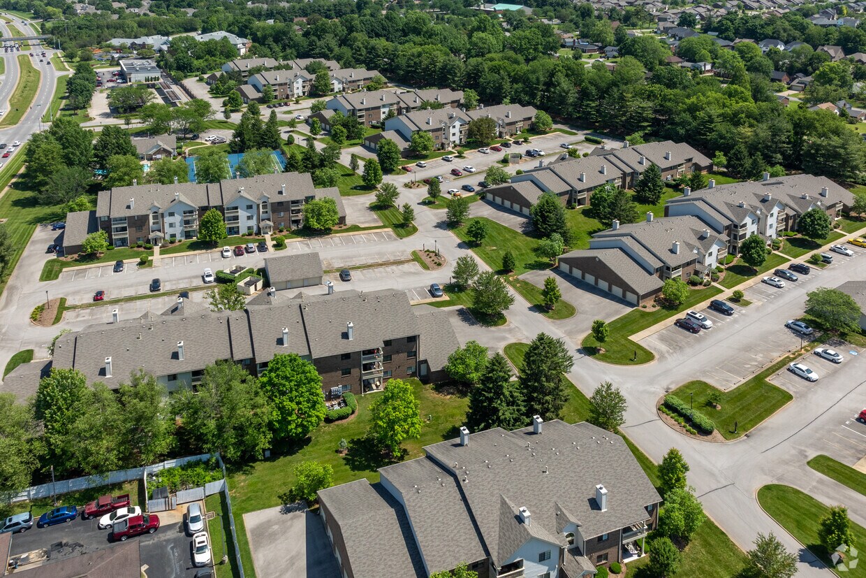 Aerial Context - Windsor Gate Condominiums