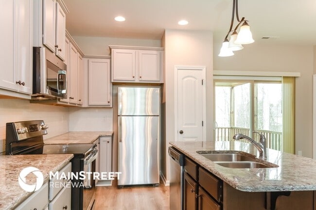 Foto del edificio - 353 Chamberlain Dr