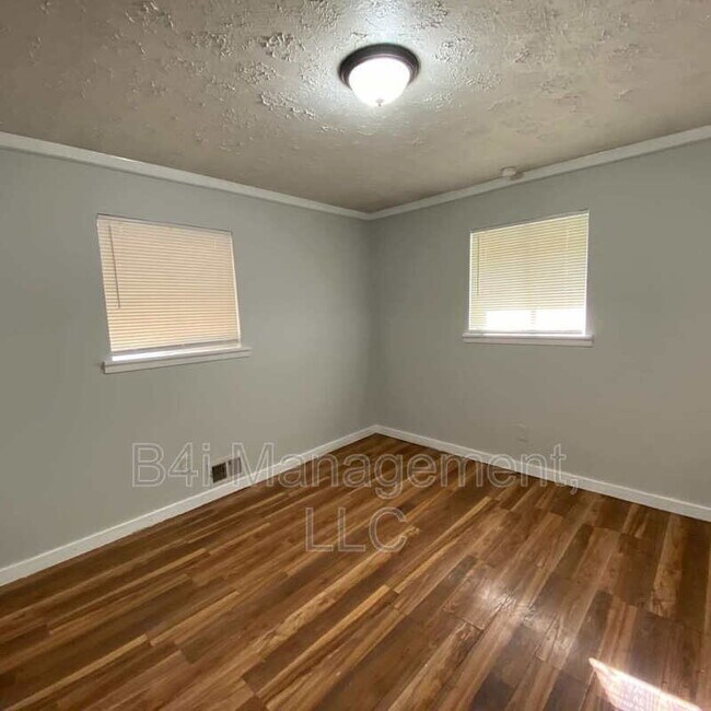 Foto del edificio - 8248 Lake View Terrace