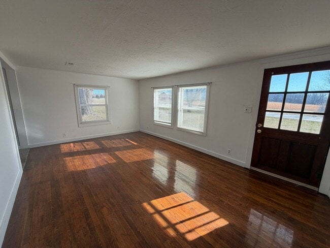 Building Photo - 2 Bed/1 bath House on 2 Acres!