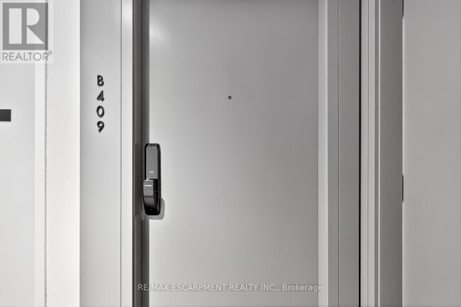 Building Photo - 3071 Trafalgar Rd