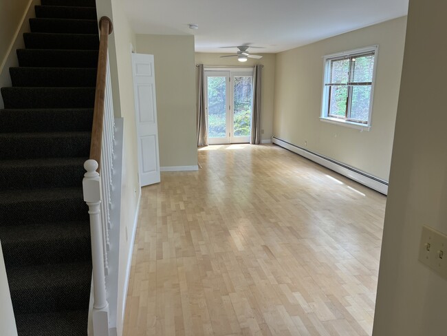 Foto del edificio - 143 Village Heights Rd