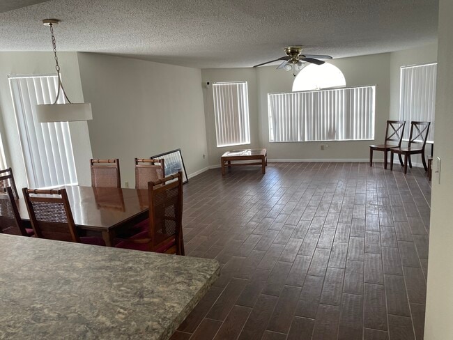 Foto del edificio - 2489 Sweetwater Club Cir