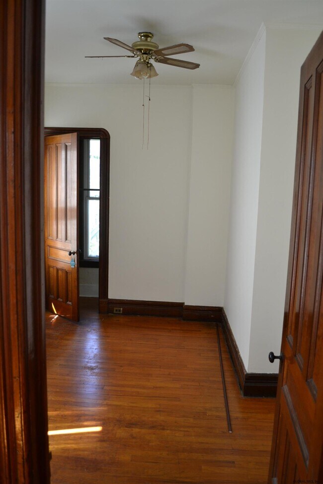 Foto del edificio - 135 N Main St