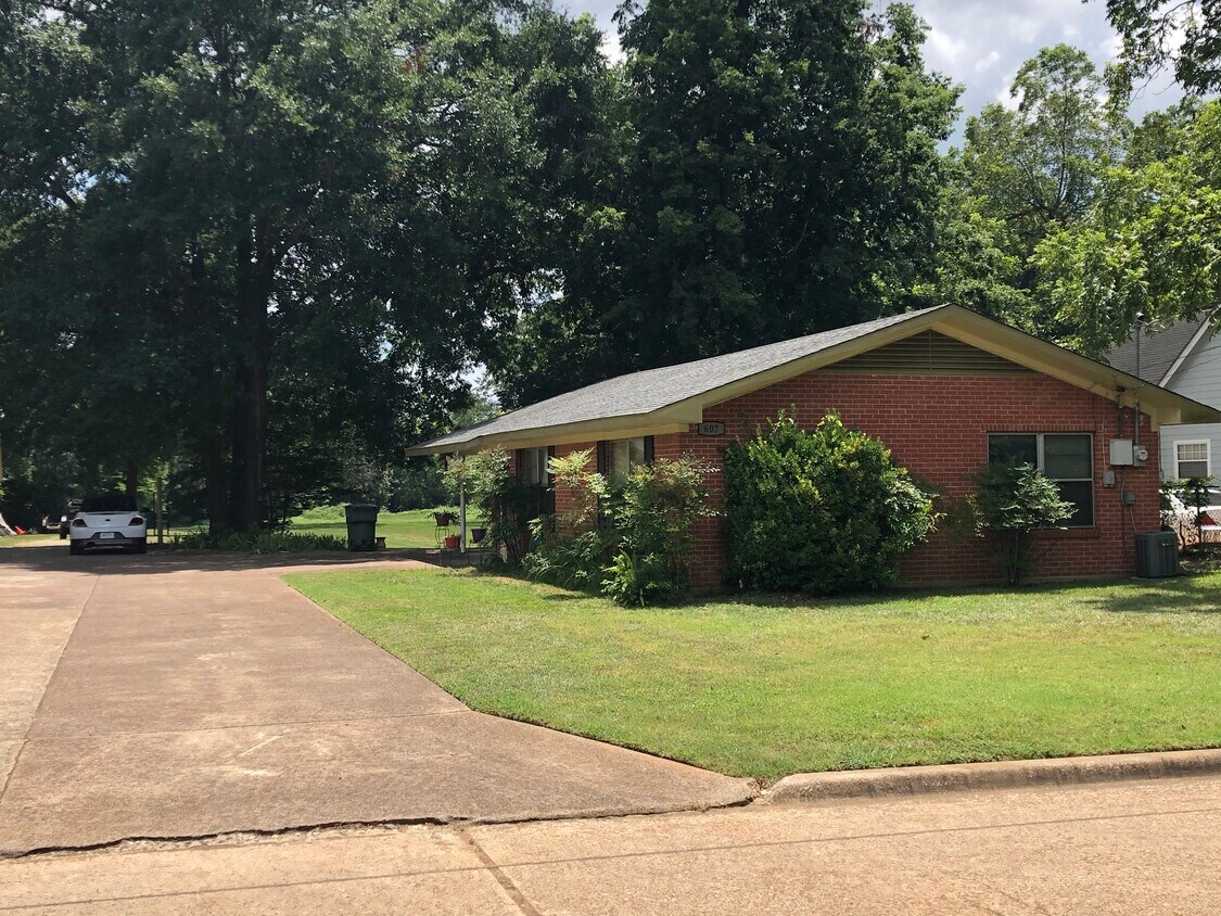 607 S Church St, Nacogdoches, TX 75961 House Rental in Nacogdoches