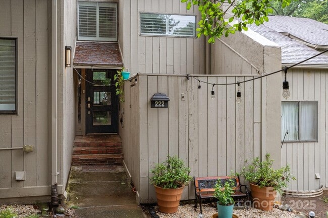 Building Photo - 222 Riverview Terrace