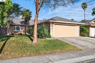 Building Photo - 2032 Newport Dr