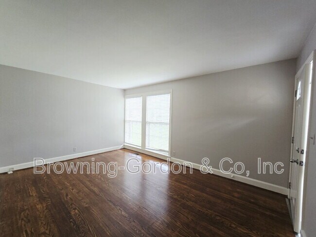 Foto del edificio - 3611 A Mayflower Pl