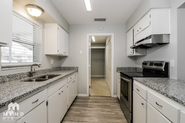 Building Photo - 7088 Spring Hill Dr